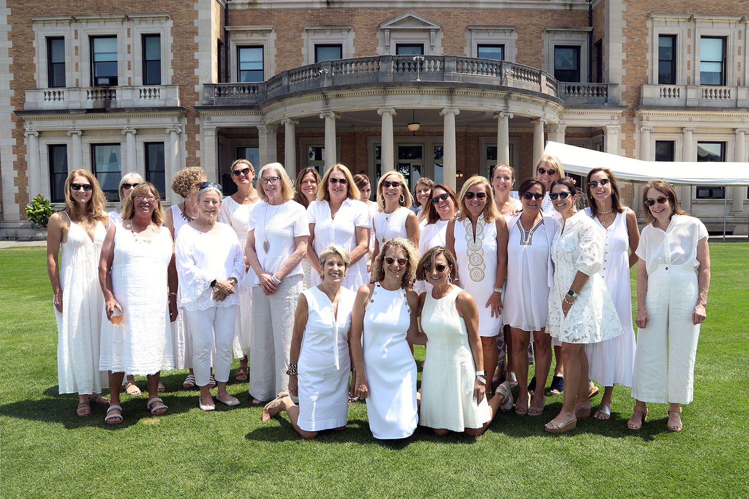 Supporters Mary Jo Bramson and Pam Bringsjord gathered friends for a Wear White Luncheon celebrating advances in cancer immunotherapy research and the exciting progress being made by CRI-funded scientists.