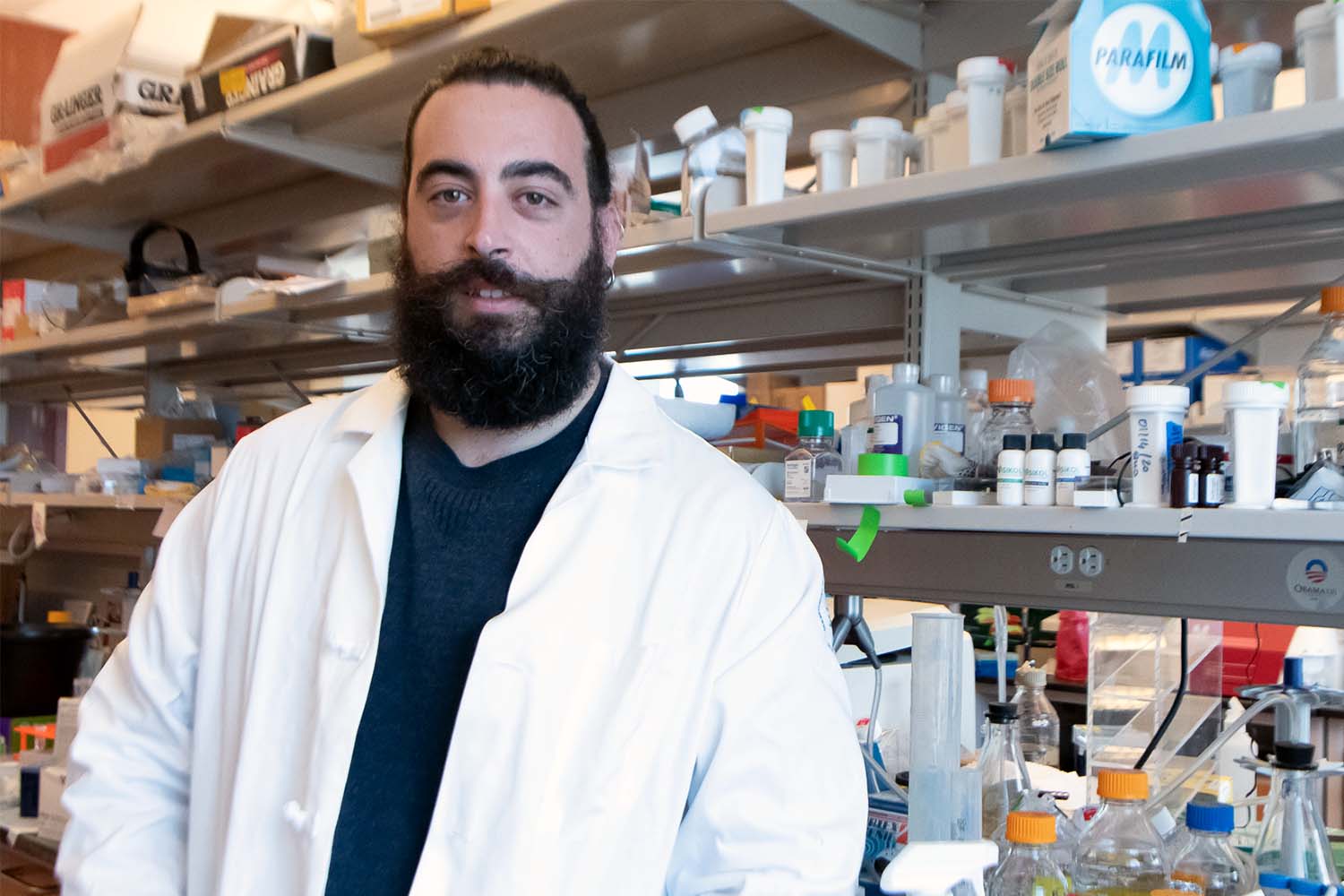Sergio Juarez-Carreño, Ph.D., a CRI Postdoctoral Fellow in the lab of Frederic Geissmann, M.D., Ph.D., at Memorial Sloan Kettering Cancer Center, is studying the role and activity of immune cells called macrophages in response to stress hormones involved in tumor development.